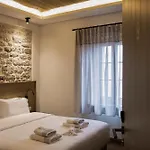 μikri Arktos Boutique