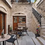 μikri Arktos Boutique