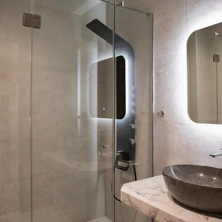 μikri Arktos Boutique