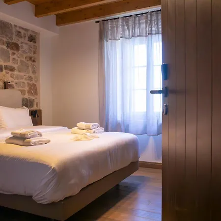 μikri Arktos Boutique