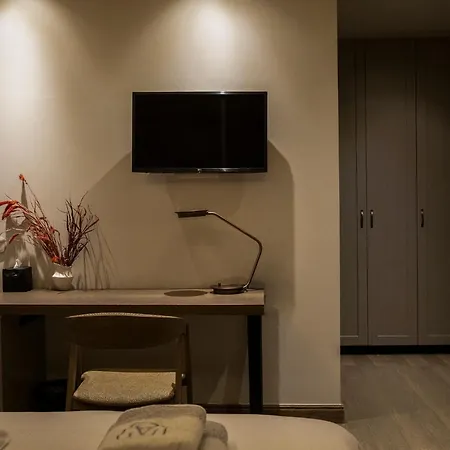 μikri Arktos Boutique