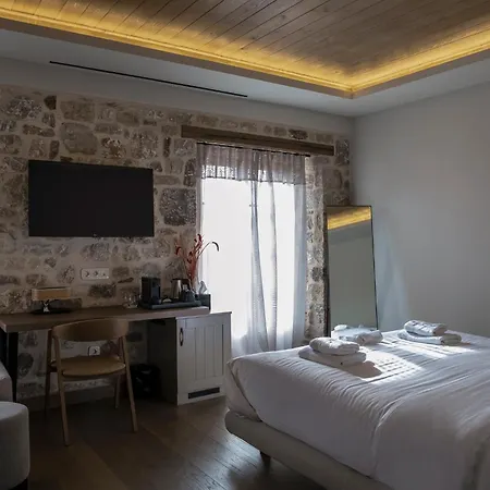 μikri Arktos Boutique