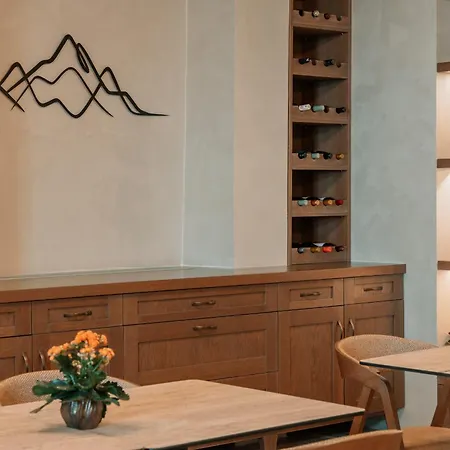 μikri Arktos Boutique
