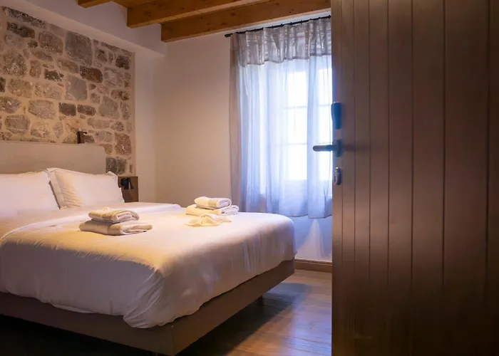 μikri Arktos Boutique