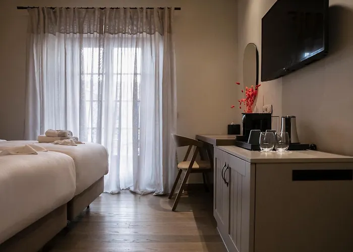 μikri Arktos Boutique