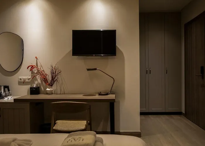 μikri Arktos Boutique